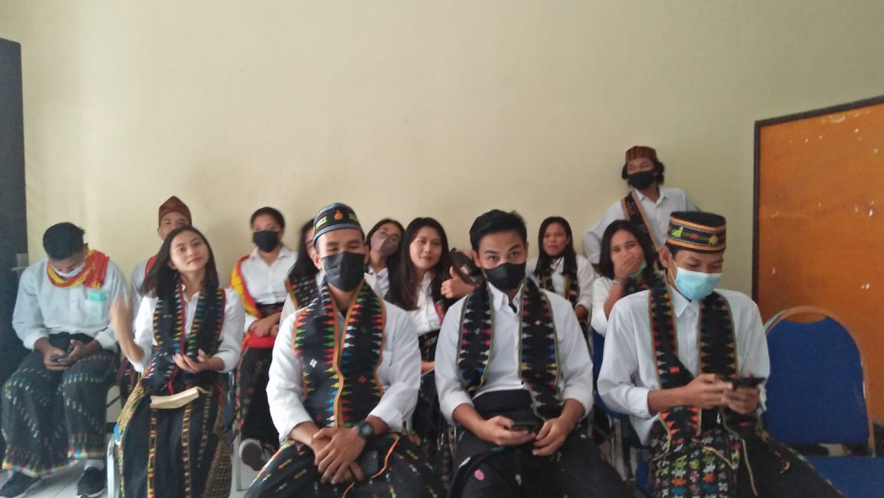Mahasiswa Manggarai Unitri Tampilkan Tarian Tradisional Pada Kegiatan Ordik Mahasiswa Baru