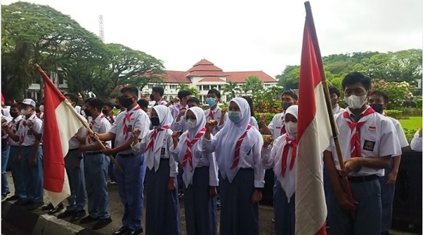 Ribuan Pelajar Tingkat SMA Kota Malang Memperingati Hari Lahir Pancasila di Bundaran Tugu Malang