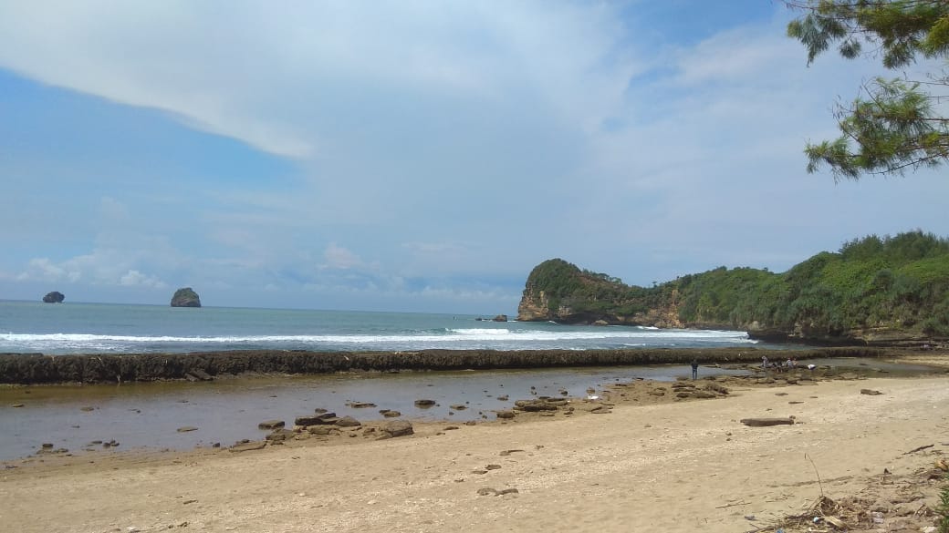 Wisatawan Hanyut Terbawa Ombak di Pantai Kabupaten Malang