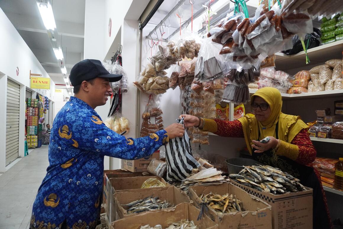 PNS Pemkot Batu Wajib Belanja di Pasar Among Tani